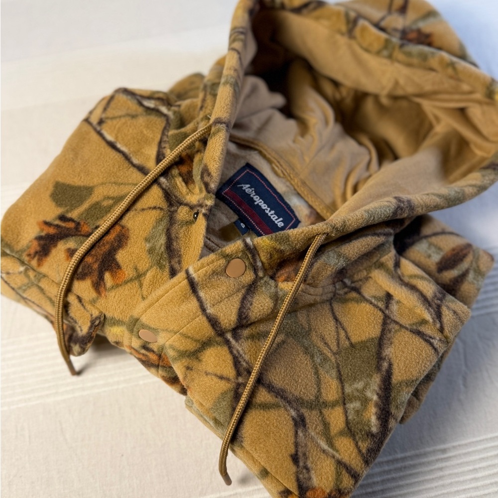 Aeropostale Tan and Brown Patterned Fleece